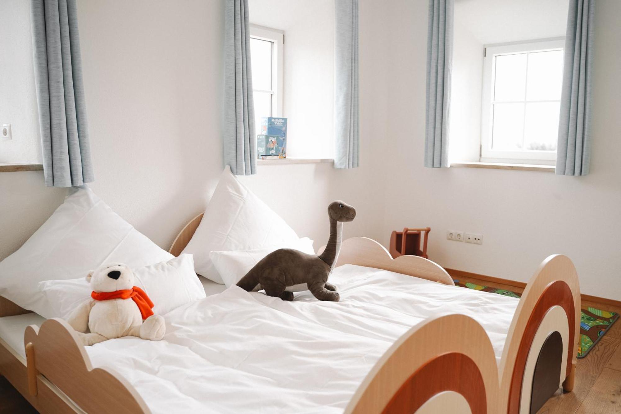 Black Horse Family Apartment - Barrierearm - Pfotenglueck - Familienzeit By Loewenherz Homes Stephanskirchen Esterno foto