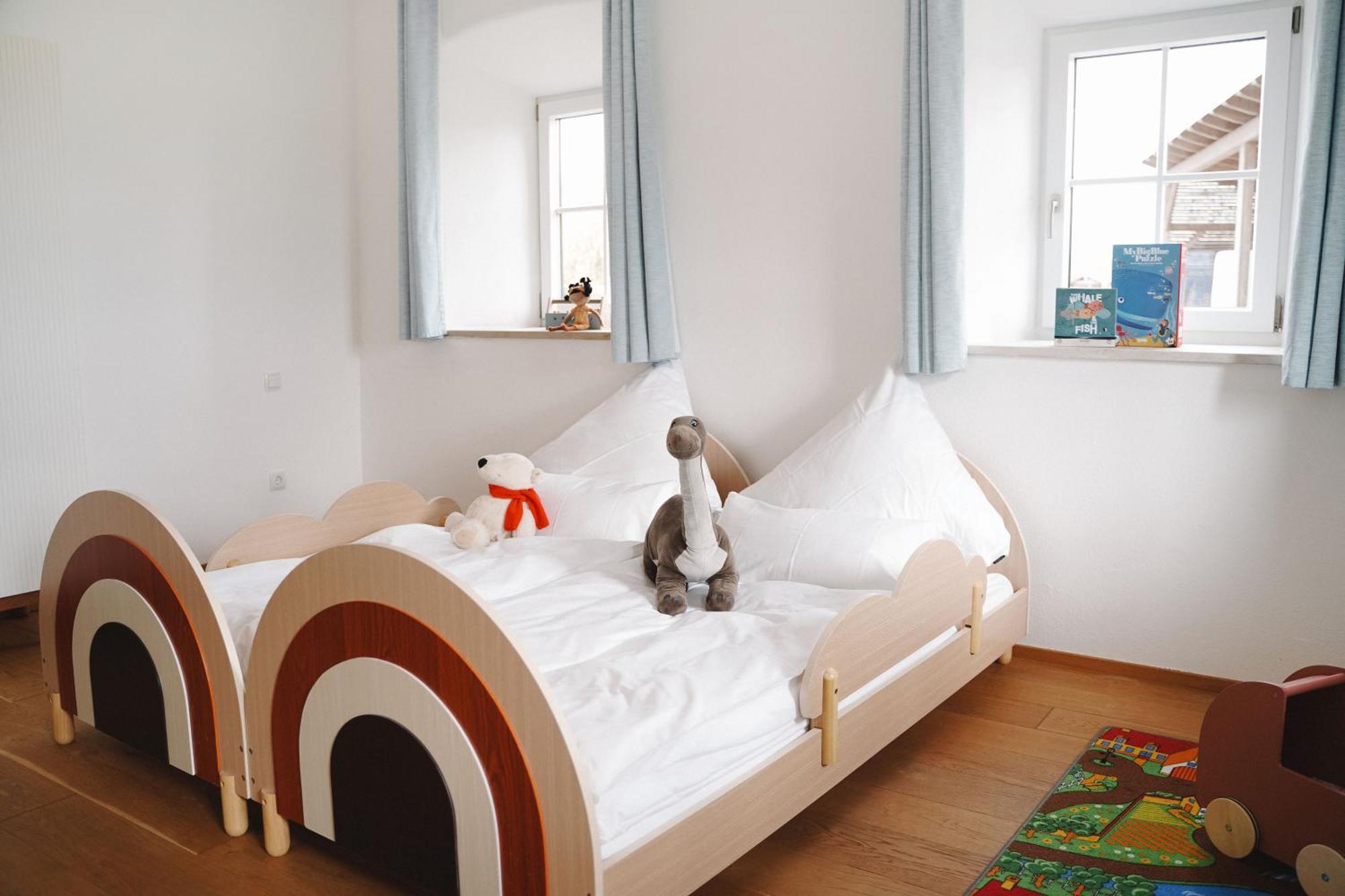 Black Horse Family Apartment - Barrierearm - Pfotenglueck - Familienzeit By Loewenherz Homes Stephanskirchen Esterno foto