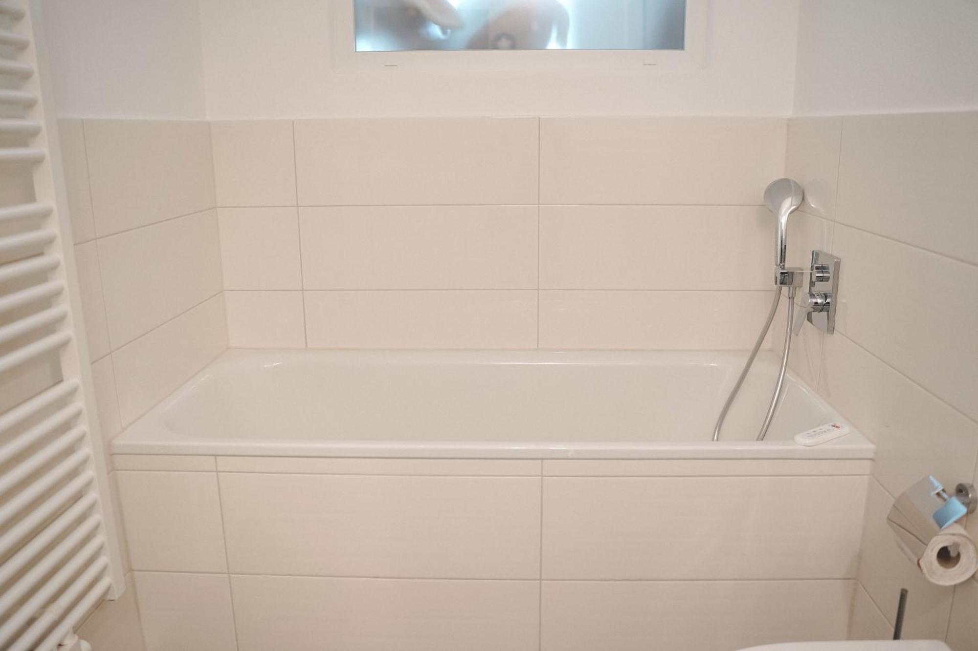 Black Horse Family Apartment - Barrierearm - Pfotenglueck - Familienzeit By Loewenherz Homes Stephanskirchen Esterno foto