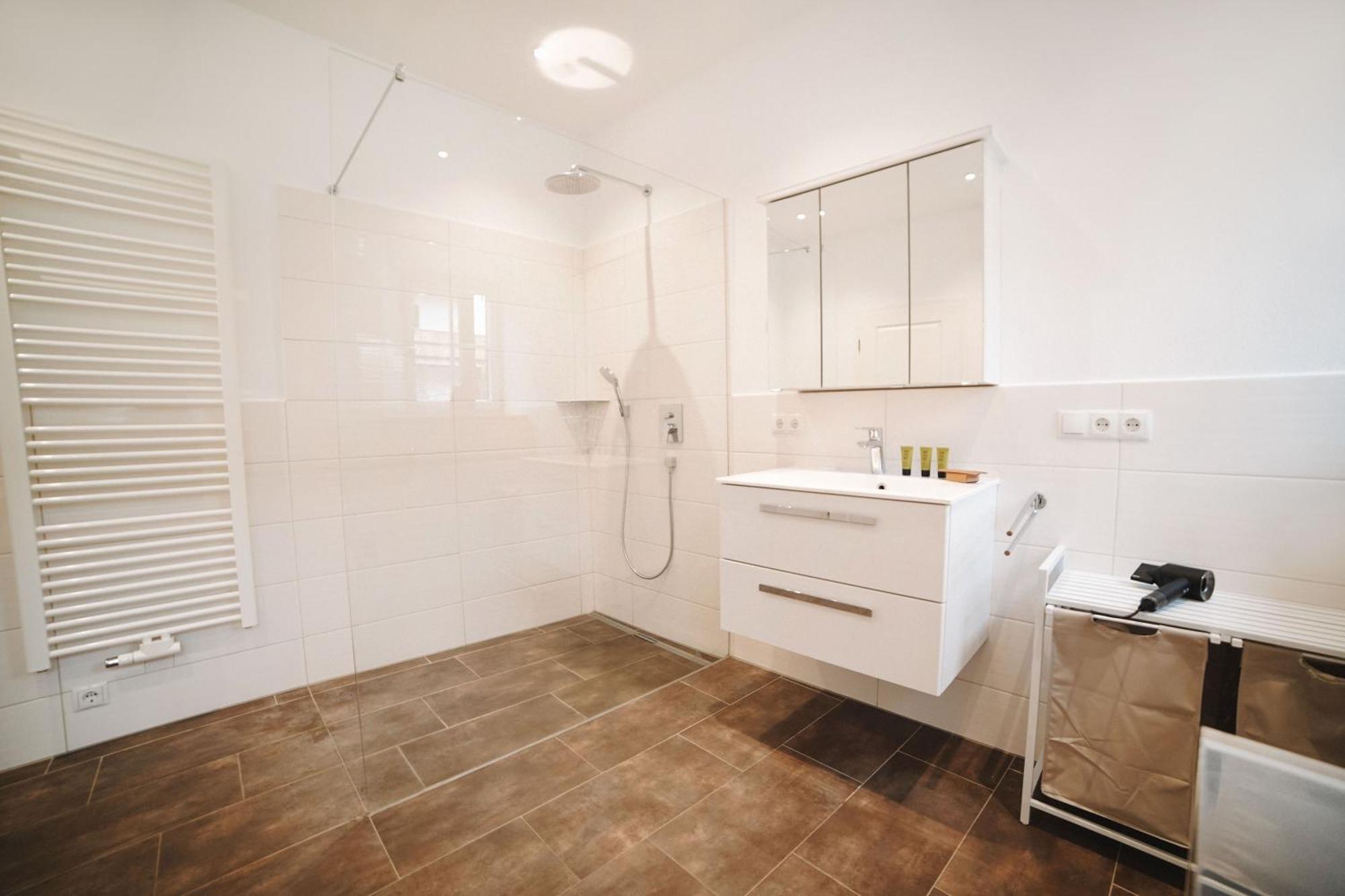 Black Horse Family Apartment - Barrierearm - Pfotenglueck - Familienzeit By Loewenherz Homes Stephanskirchen Esterno foto
