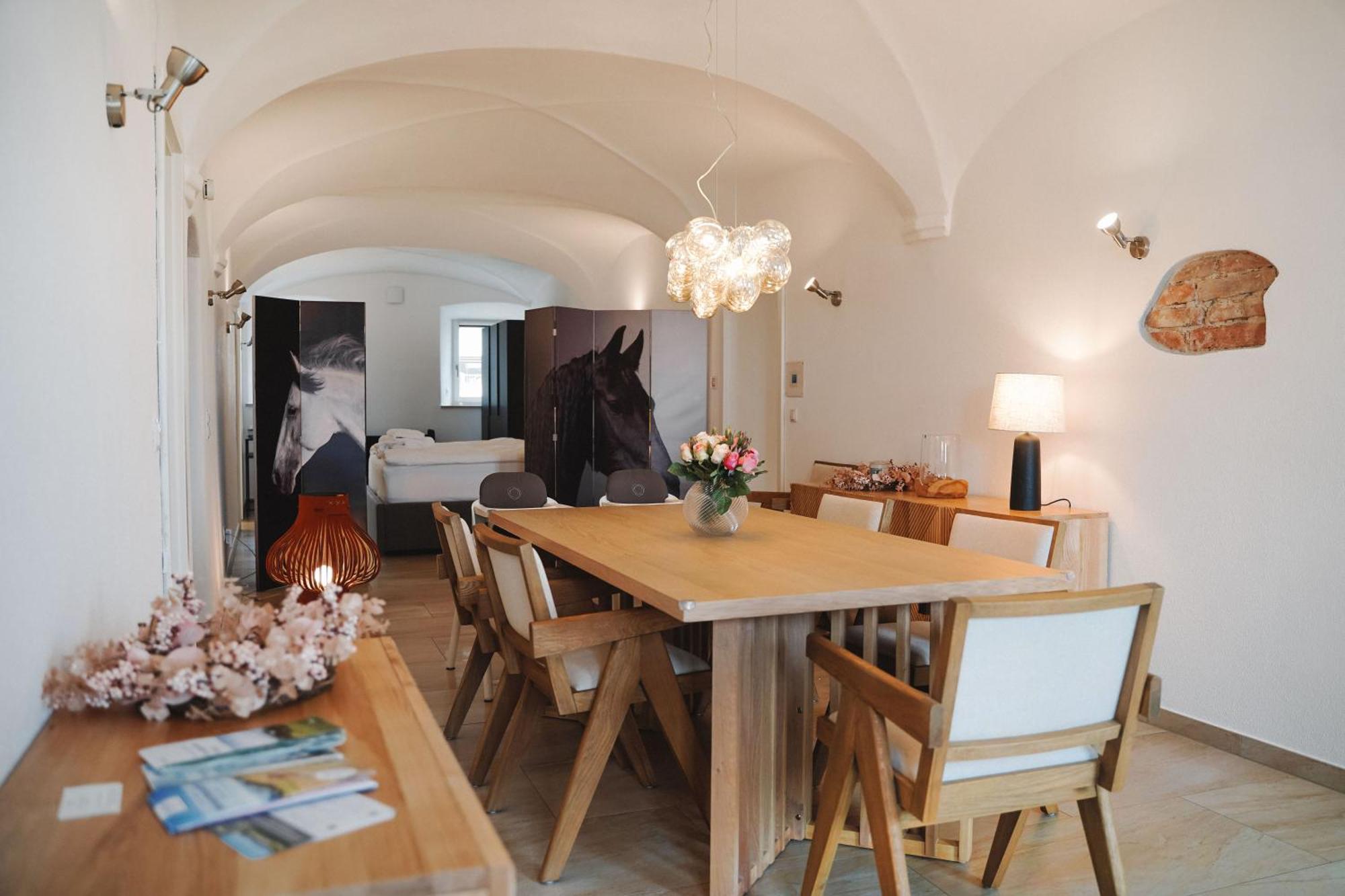 Black Horse Family Apartment - Barrierearm - Pfotenglueck - Familienzeit By Loewenherz Homes Stephanskirchen Esterno foto
