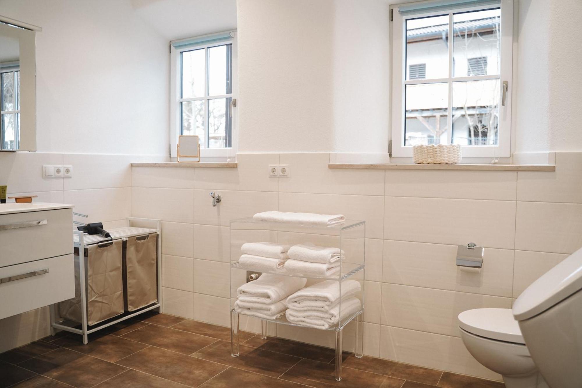 Black Horse Family Apartment - Barrierearm - Pfotenglueck - Familienzeit By Loewenherz Homes Stephanskirchen Esterno foto